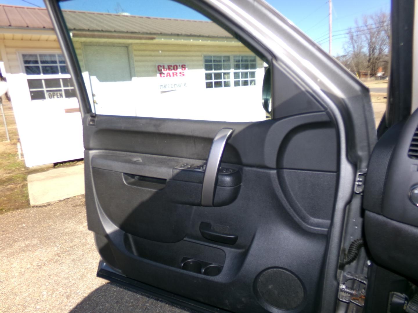 2012 Magna Steel Meetallic /Black GMC Sierra 1500 SLE Ext. Cab 4WD (1GTR2VE70CZ) with an 5.3L V8 OHV 16V FFV engine, 6-Speed Automatic transmission, located at 401 First NE, Bearden, AR, 71720, (870) 687-3414, 33.726528, -92.611519 - Photo#8